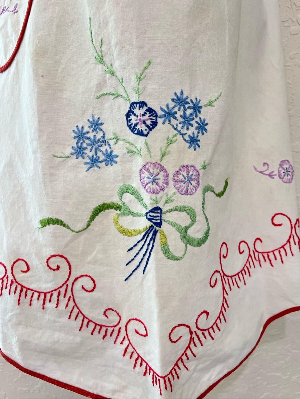 Vintage Hand Embroidered Hostess Apron Personalized Marie Floral - Picture 4 of 6